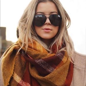 NWT QUAY Vivienne Black Aviators